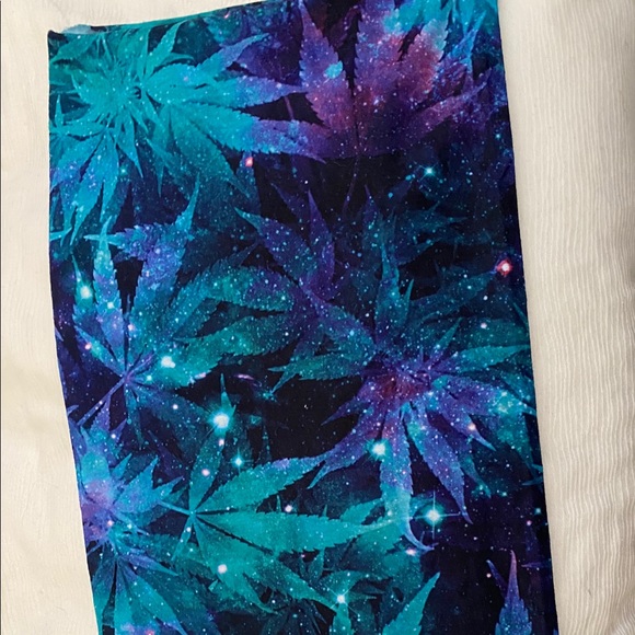 Ganja Galaxy Seamless Mask - Picture 2 of 3